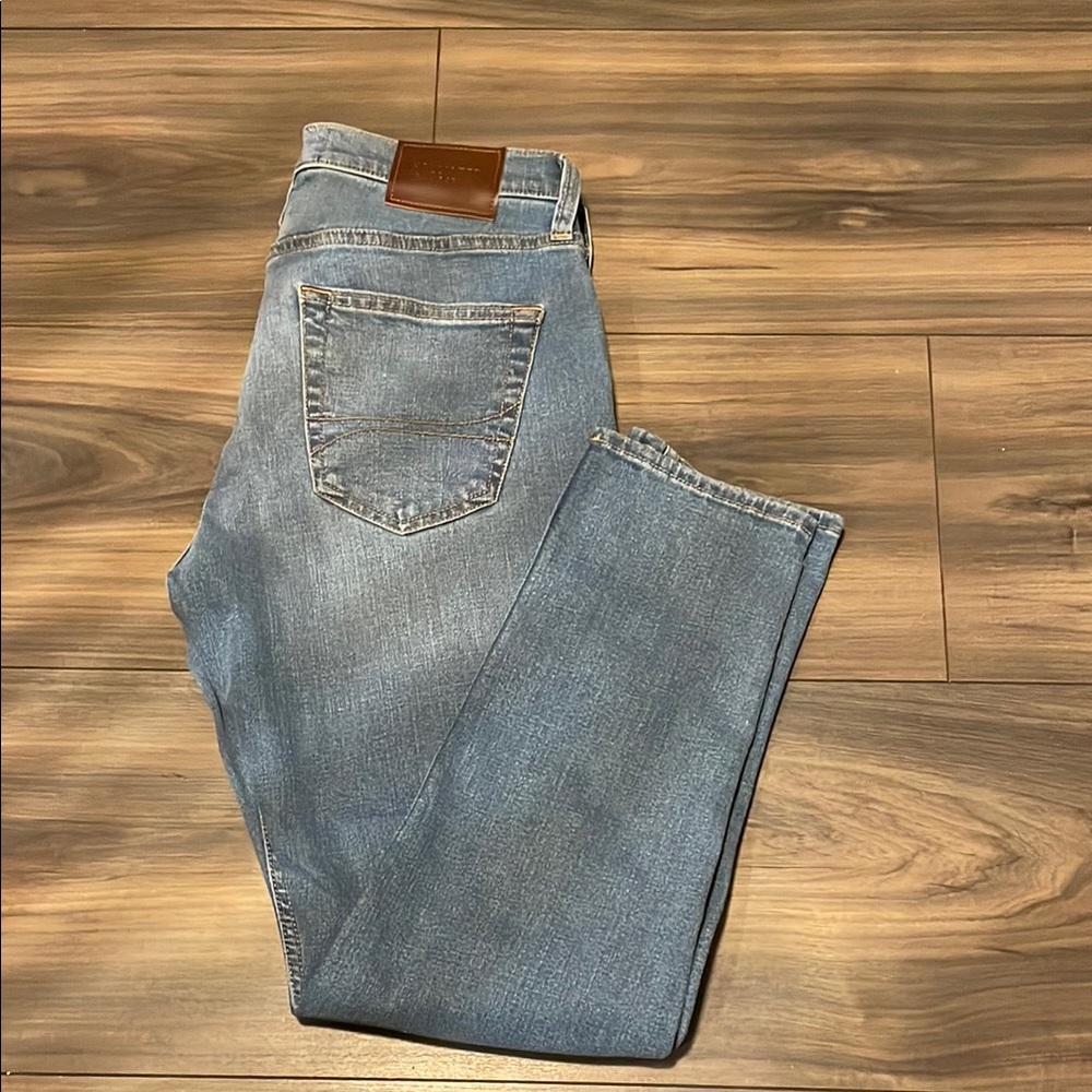 Classic Blue Straight-Leg Jeans with Faded Look